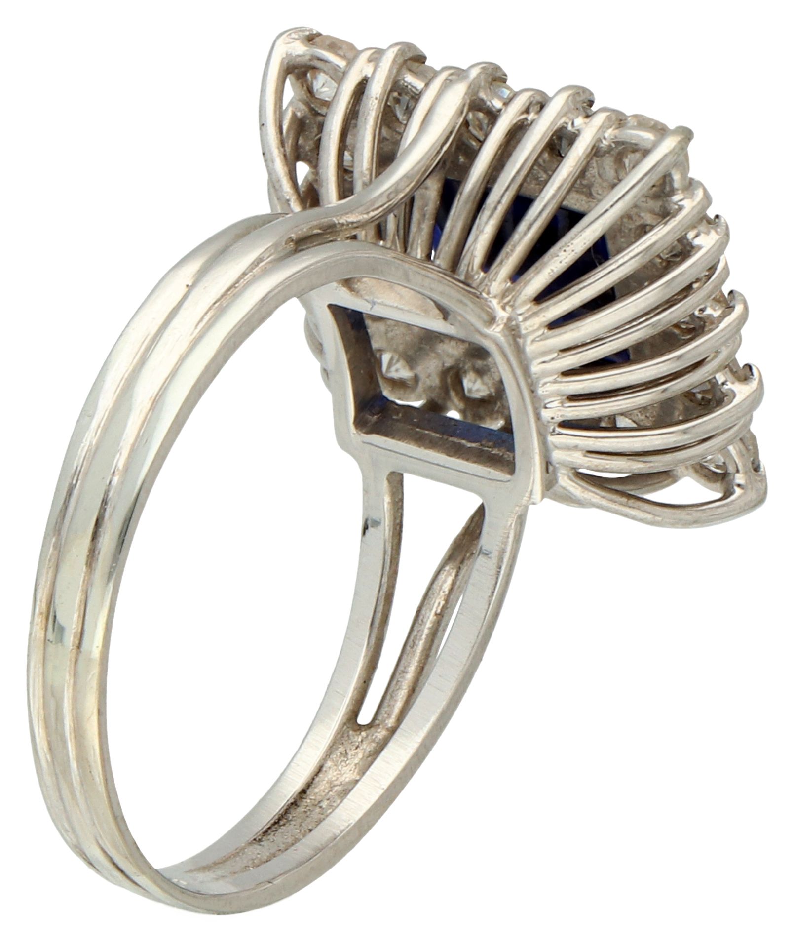 No reserve - 18K White gold entourage ring set with approx. 0.48 ct. diamond and synthetic sapphire. - Image 2 of 2