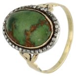 No reserve - 14K Yellow gold vintage ring set with rose cut diamonds and a green stone.