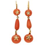 No reserve - 18K Yellow gold earrings set with red coral and seed pearls.