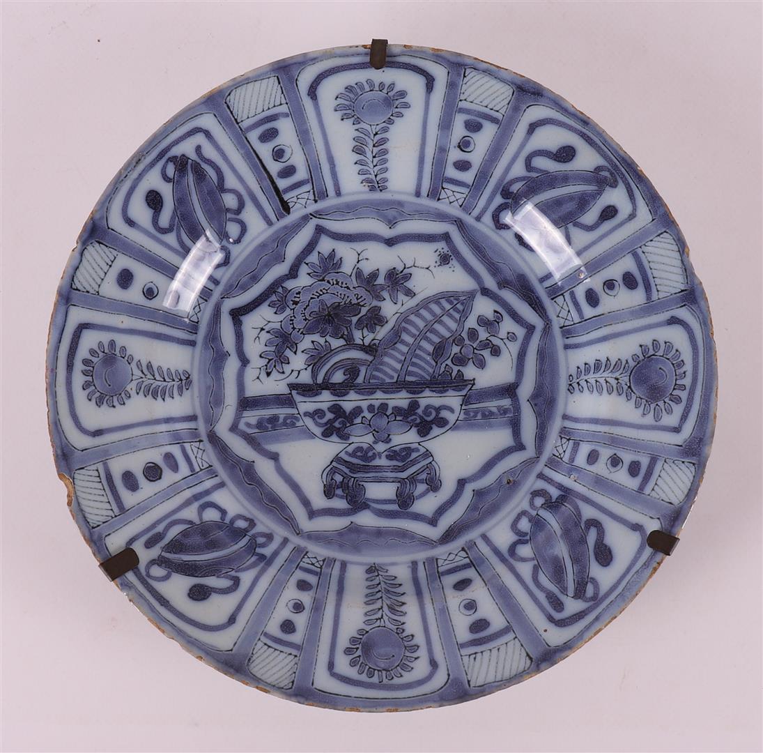 Two various Delft earthenware plates, 18th century. a.o. 'Wanli' decor and 'Willow', Ø 21.5 and 23 - Image 5 of 8
