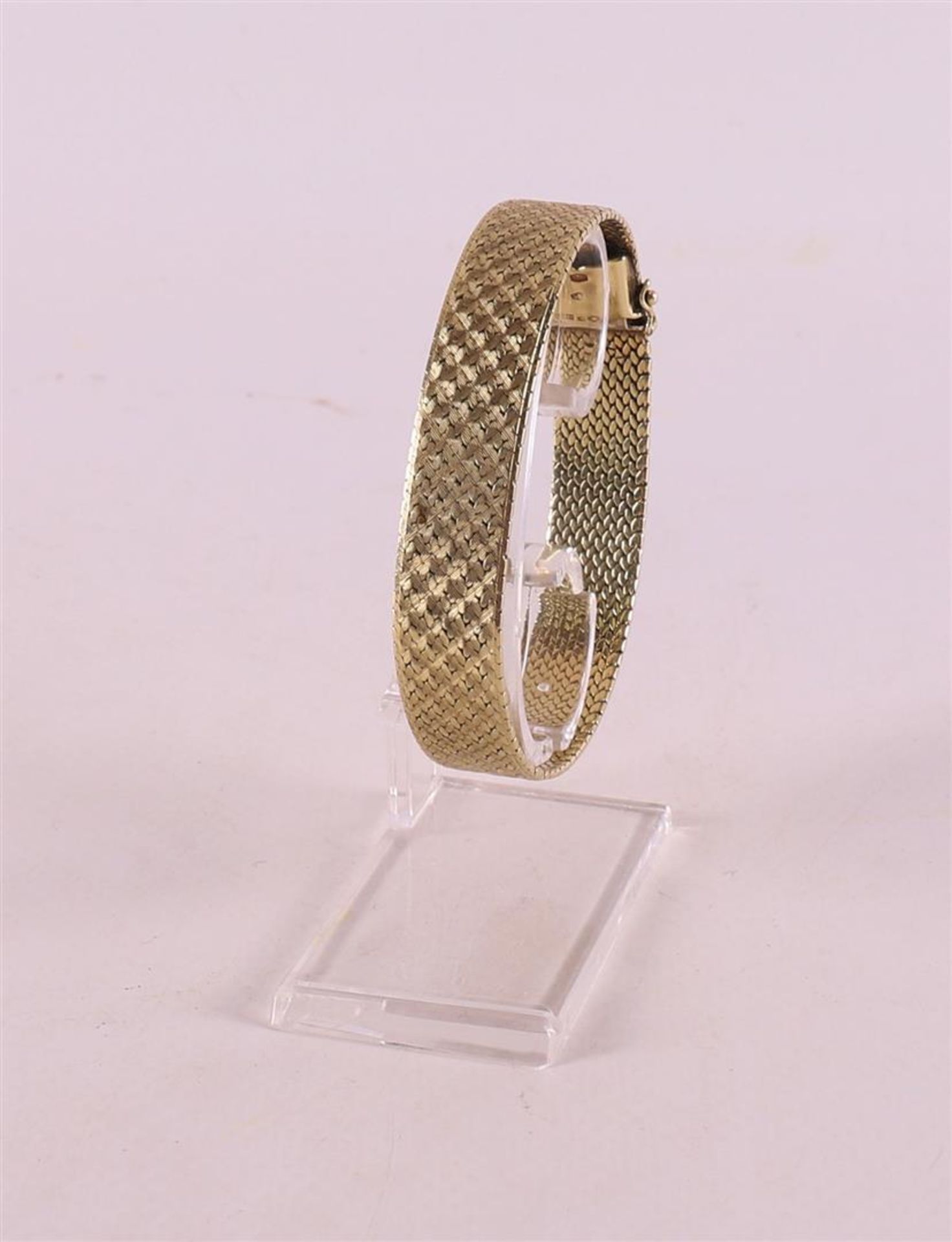 A 14 kt 585/1000 gold bracelet, weight 36.5 grams.