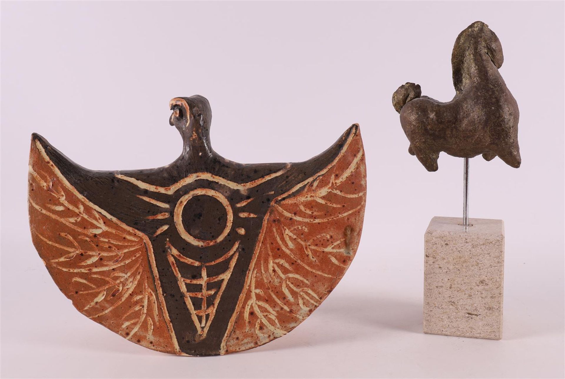 A brown glazed ceramic bird with spread wings, modern/contemporary 20th century, h 17.5 cm. - Bild 2 aus 2
