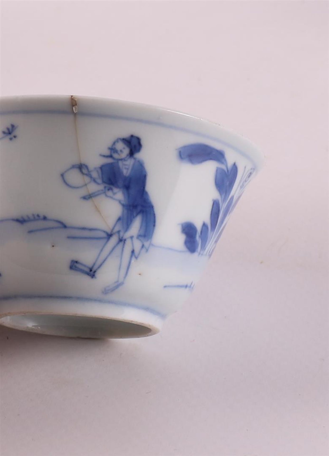 A lot of various blue/white porcelain cups and saucers, China, including 18th century, tot. 12x. (1x - Image 11 of 16