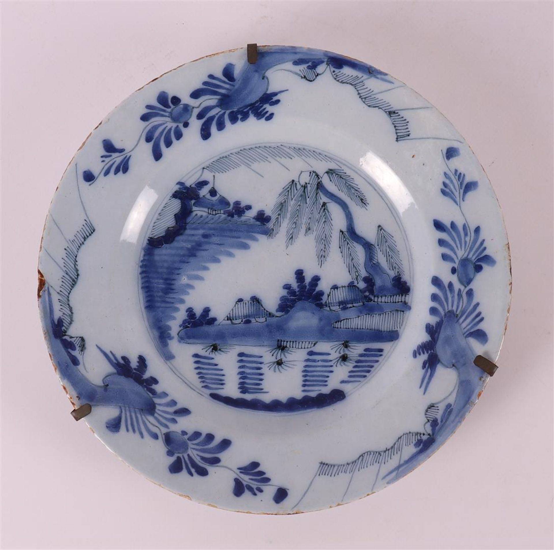 Two various Delft earthenware plates, 18th century. a.o. 'Wanli' decor and 'Willow', Ø 21.5 and 23 - Bild 2 aus 8