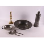 A lot of various tin, including jug and spoons, including 18th century. Hereby a brass