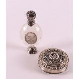 A 2nd grade 835/1000 contoured silver pill box, year letter 1977. Lid with filigree decor, maker's