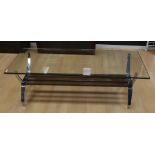 A rectangular chrome metal coffee table with clear glass top, 1960s/1970s, h 42 x l 125 x w 56 cm.