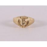 A 14 kt 585/1000 lion's head ring, 4.7 grams, ring size 24, Ø 20.5 mm.