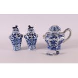 A lot of various blue/white porcelain, China, 18th century, tot. 6x (badly damaged).