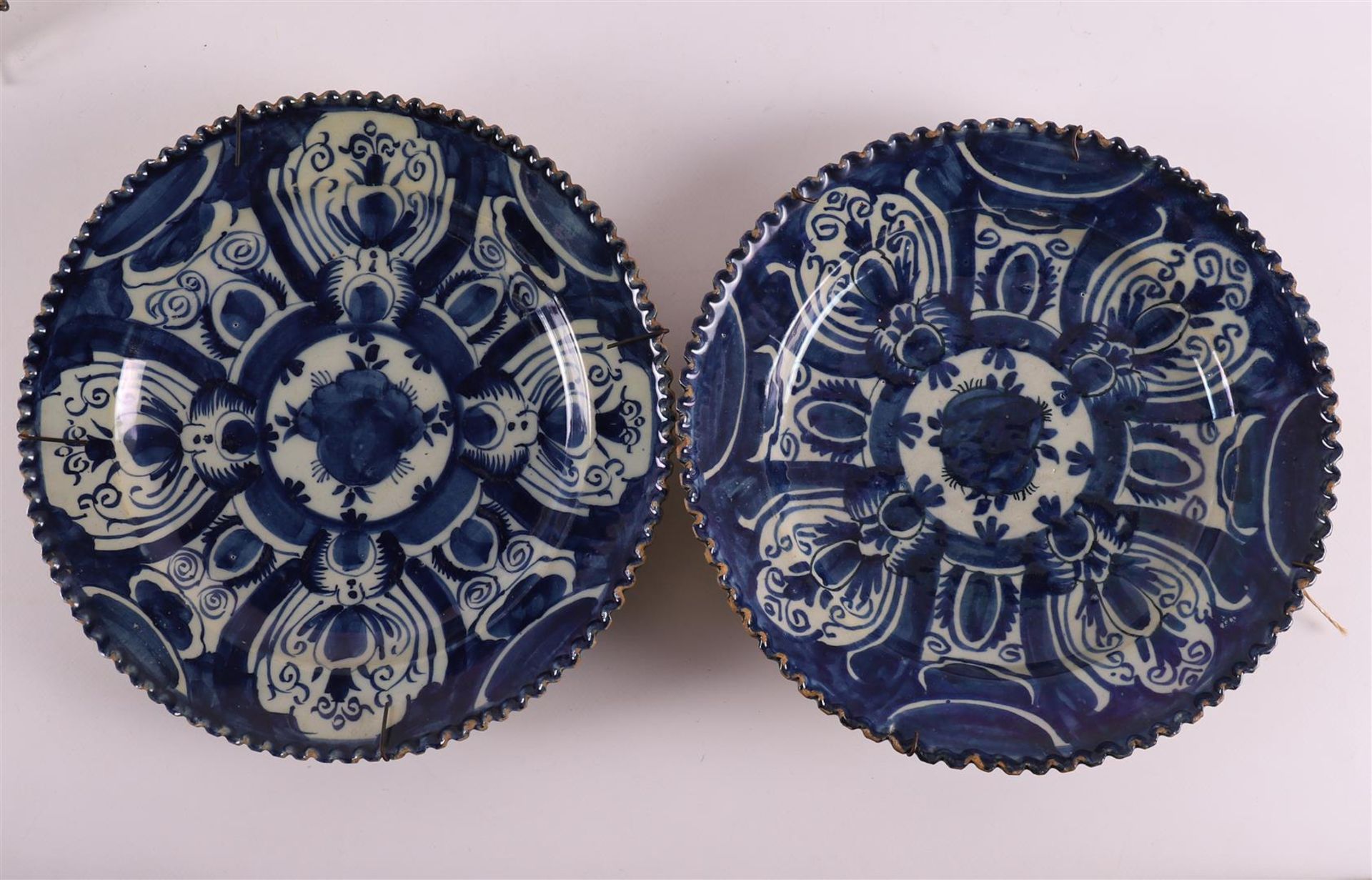 A lot of various Delft earthenware plates, including 18th century, tot. 5x. - Bild 4 aus 8