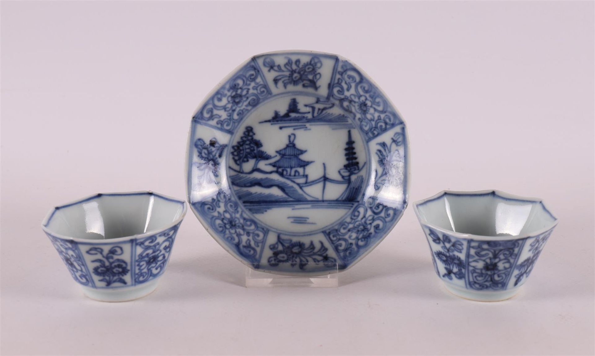 Three blue and white porcelain cups and eight saucers, China, 18th century. blue underglaze - Bild 2 aus 16