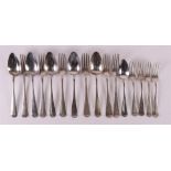 A lot of various 2nd content 835/1000 spoons and forks, Haags Lofje, including year letter 1922. W.o