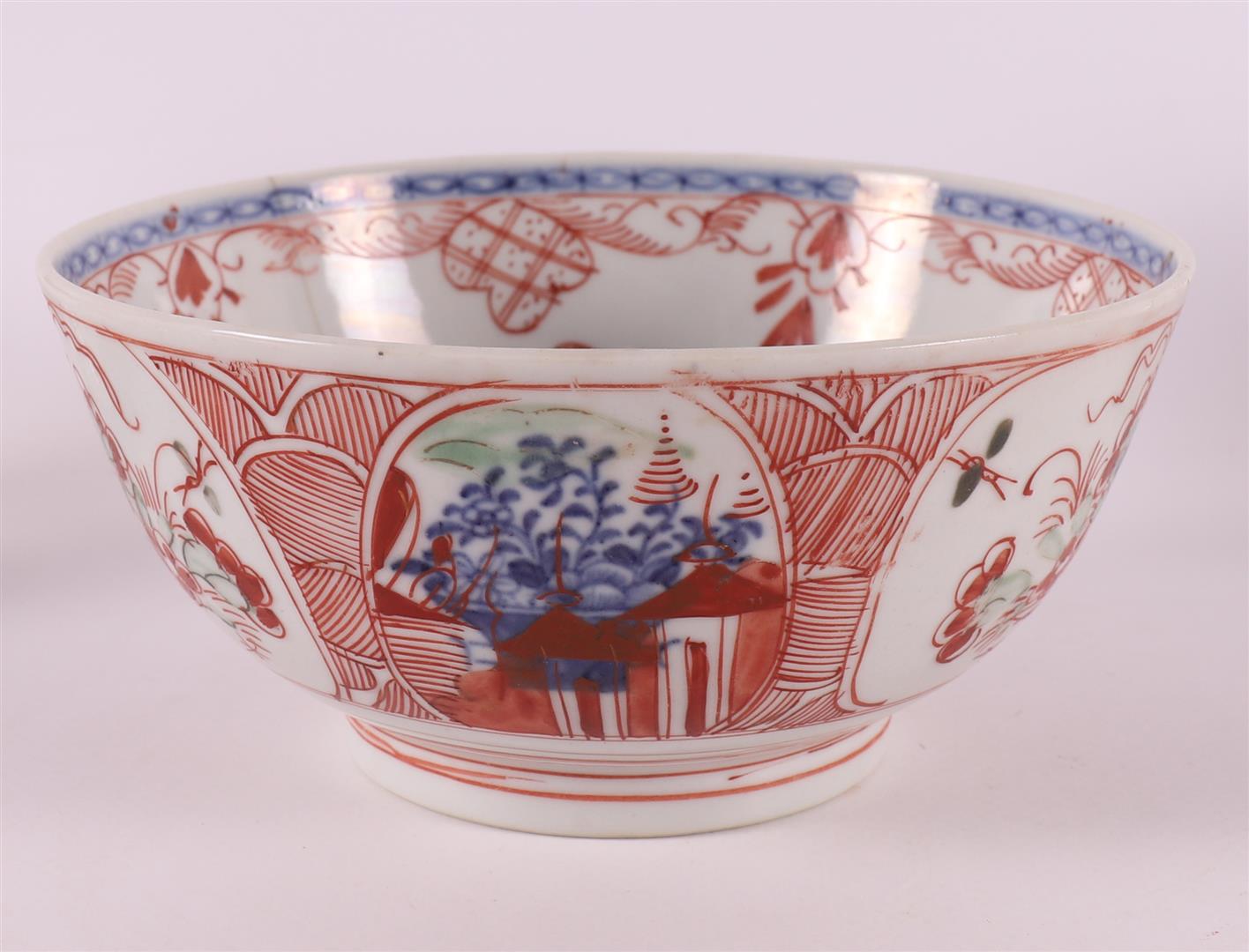 An Amsterdam colorful porcelain bowl, China, Qianglong, 18th century. Polychrome decoration of - Image 5 of 20