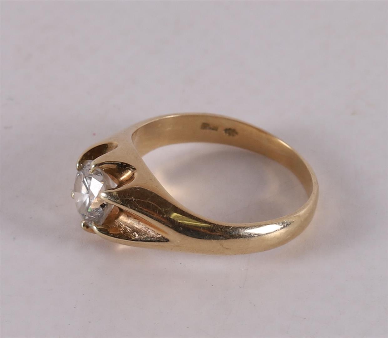 A 14 kt 585/1000 yellow gold ring, set with 1.25 ct brilliant cut diamond, gross weight 6.5 grams, - Image 2 of 2