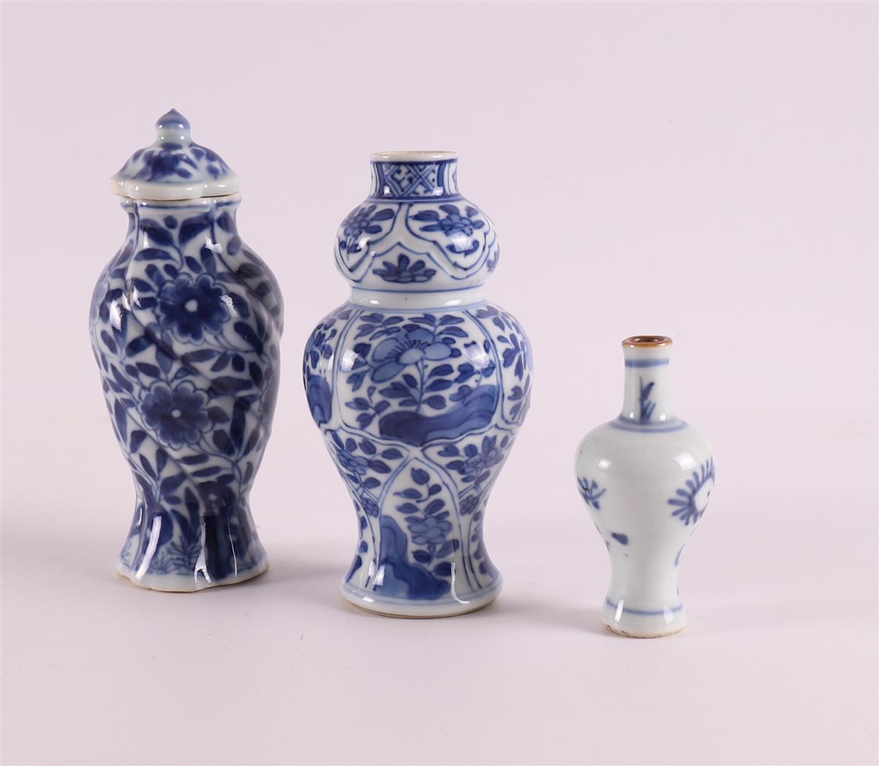Three various blue/white porcelain vases, China, including Kangxi, around 1700. Blue underglaze - Image 4 of 7