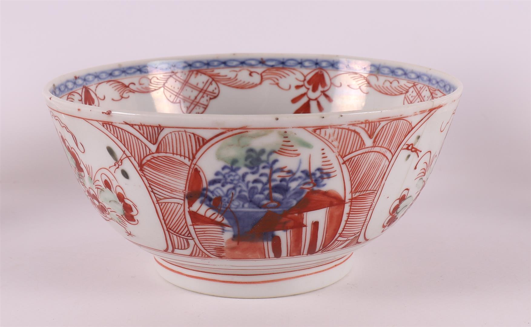 An Amsterdam colorful porcelain bowl, China, Qianglong, 18th century. Polychrome decoration of - Image 3 of 20
