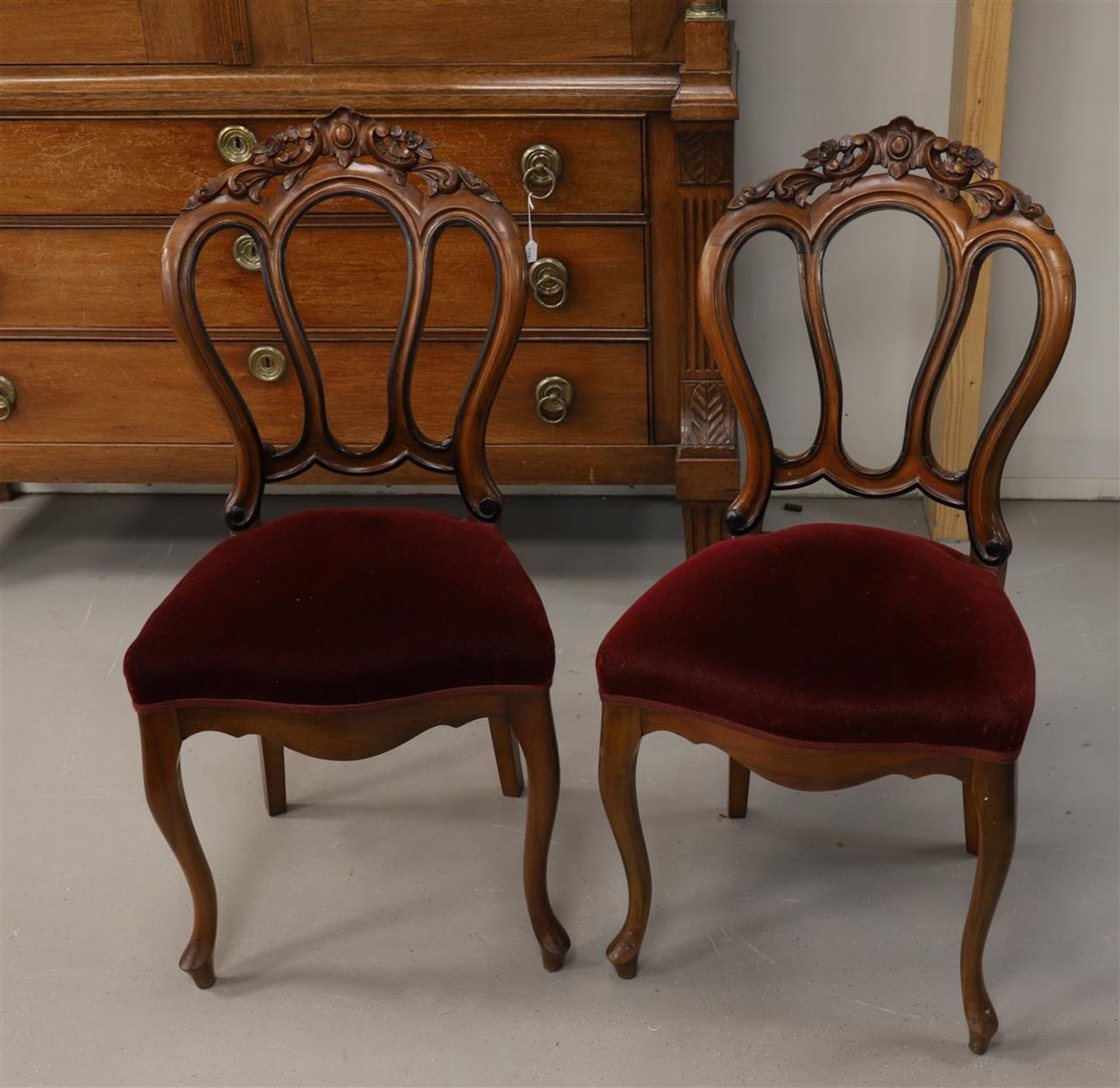 Seven mahogany dining room chairs with fabric upholstery, so-called 'Pretzel chairs', Dutch,