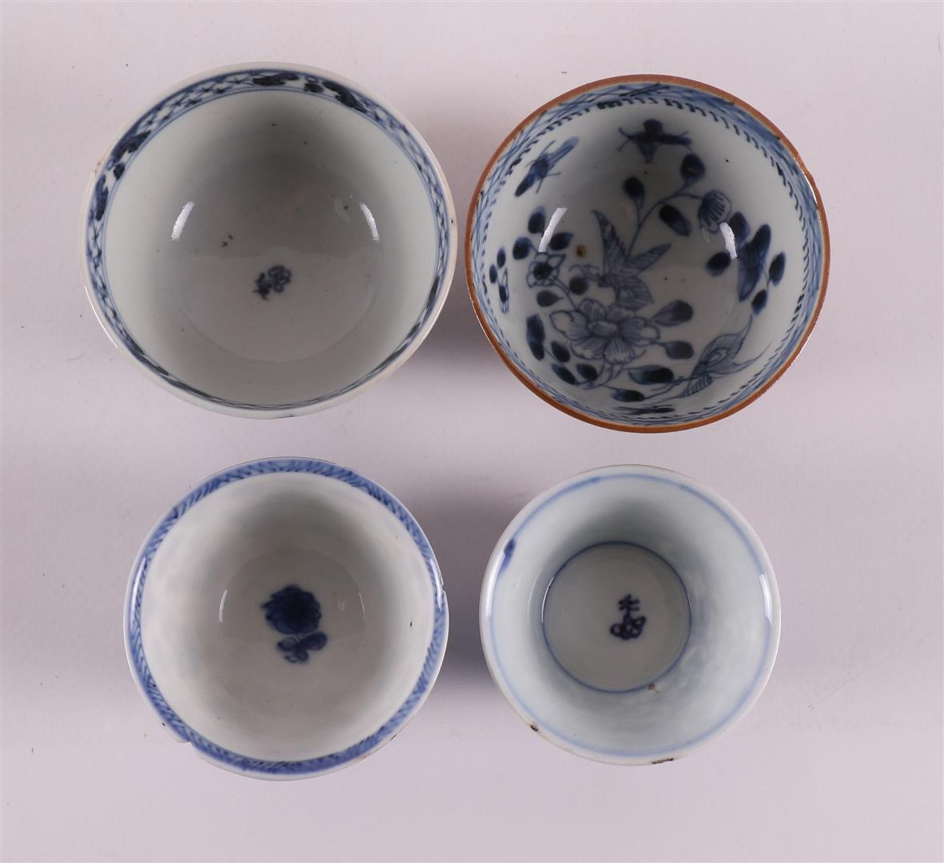 A lot of various blue/white porcelain cups and saucers, China, including 18th century, tot. 12x. (1x - Image 14 of 16