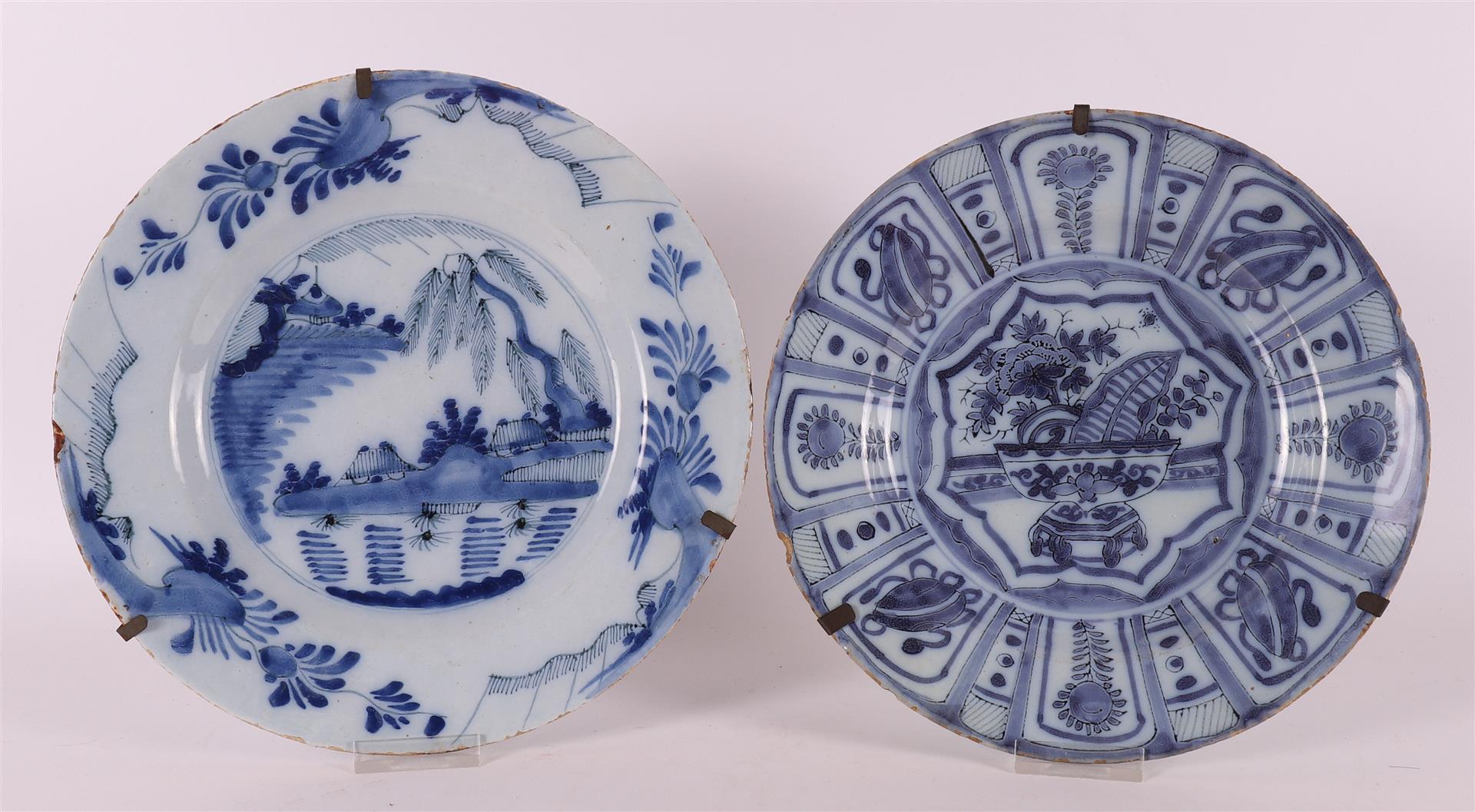 Two various Delft earthenware plates, 18th century. a.o. 'Wanli' decor and 'Willow', Ø 21.5 and 23