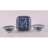 A blue and white porcelain square pattipan, China, Kangxi, around 1700. Blue underglaze floral