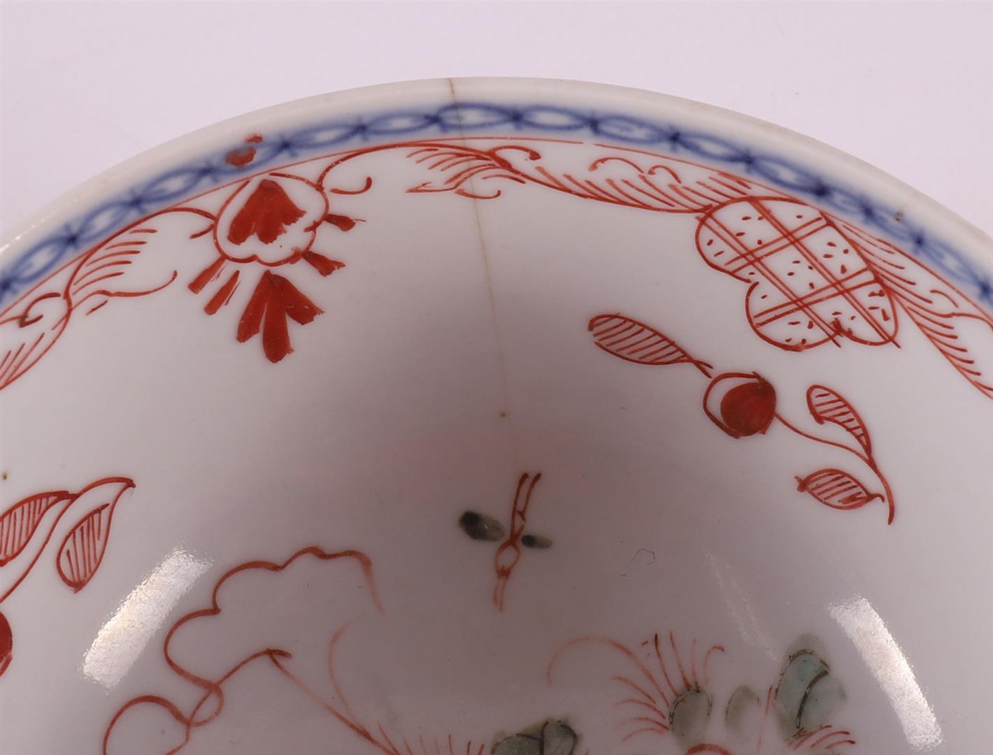 An Amsterdam colorful porcelain bowl, China, Qianglong, 18th century. Polychrome decoration of - Image 7 of 20