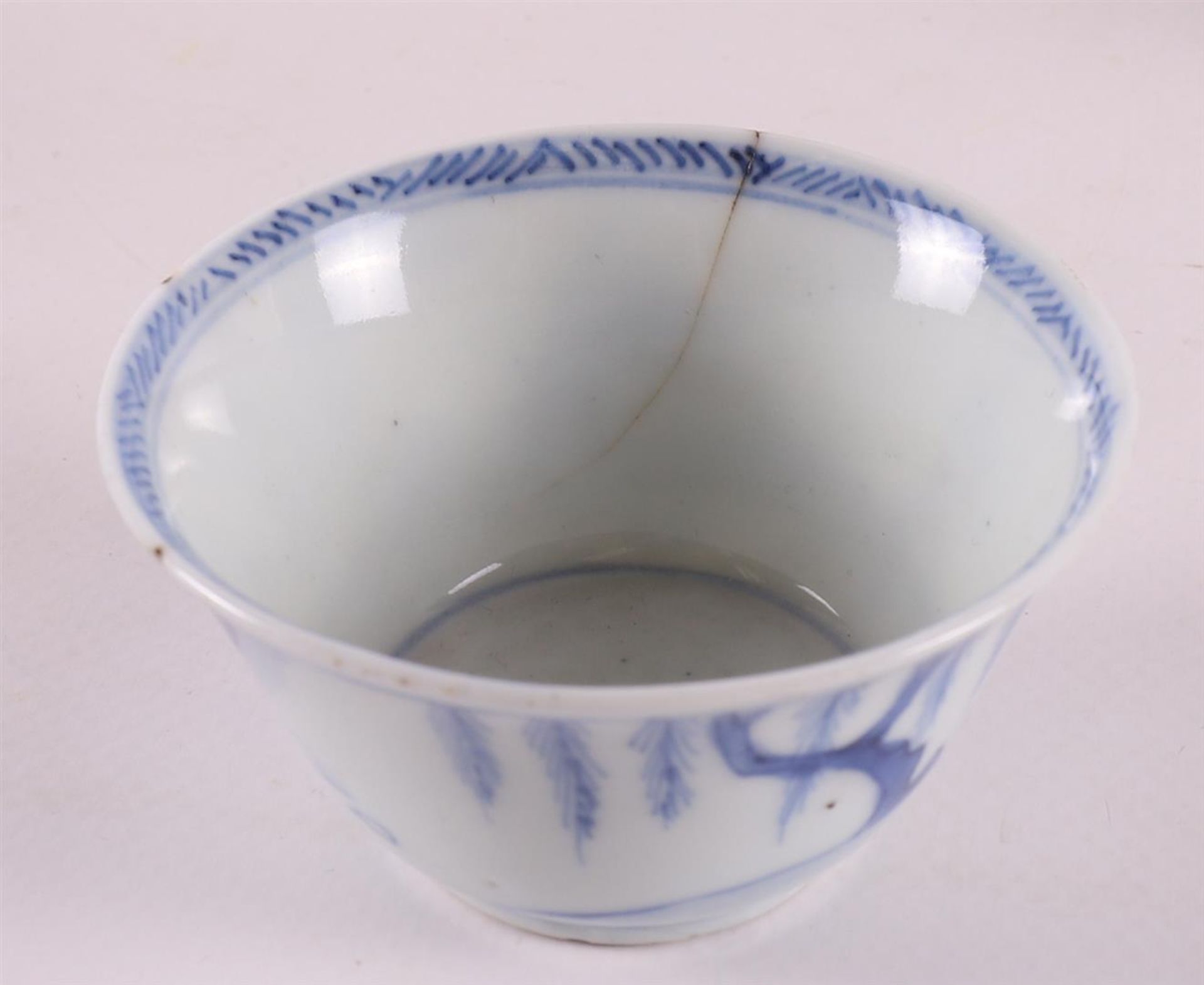 A lot of various blue/white porcelain cups and saucers, China, including 18th century, tot. 12x. (1x - Image 10 of 16