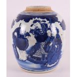 A blue/white porcelain ginger jar, China, 1st half 19th century. Blue underglaze decoration of