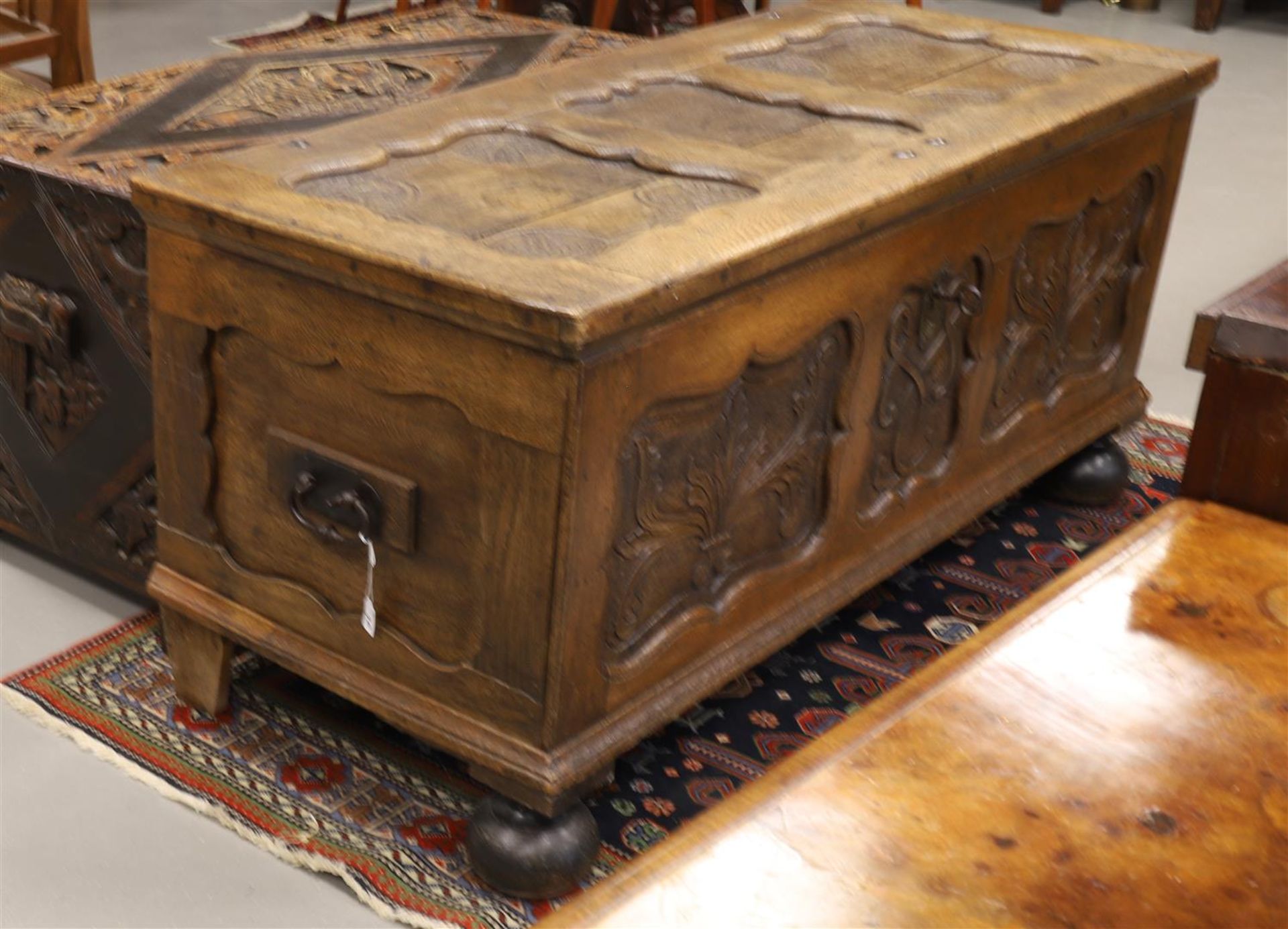 A blanket chest with flat lid, 18th century. Oak wood, lid with contoured panels, front with carving - Image 2 of 2