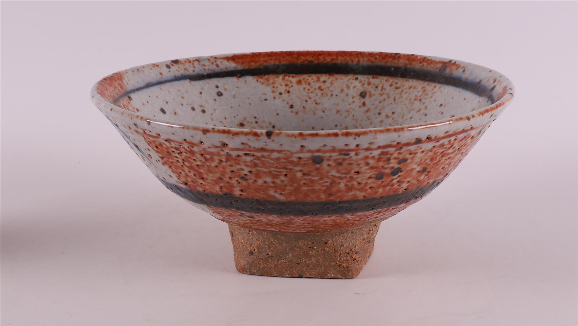 A polychrome ceramic bowl on a stand ring, executed by: Tristan Philippe (1975-2000), marked on - Image 4 of 14