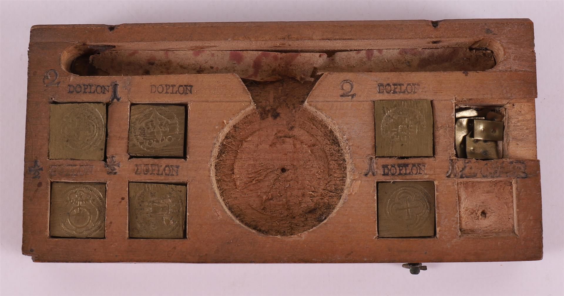 A gold scale with various weights in a wooden case, early 20th century (incomplete). - Image 2 of 2