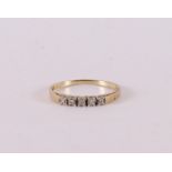A 14 kt 585/1000 gold row ring, set with five brilliants, gross weight 1.2 grams, ring size 17, Ø 17