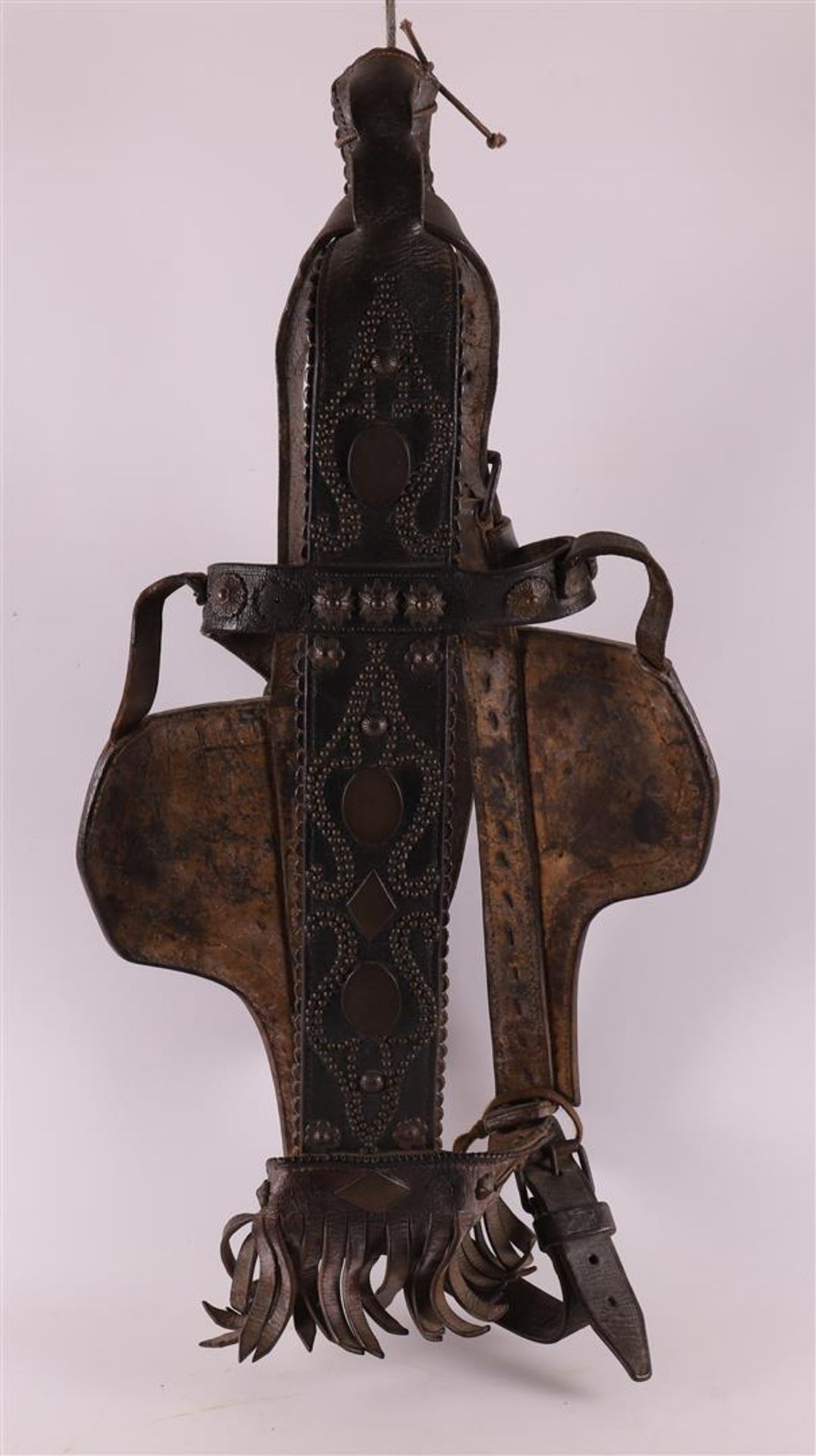 A leather horse bridle, 19th century.