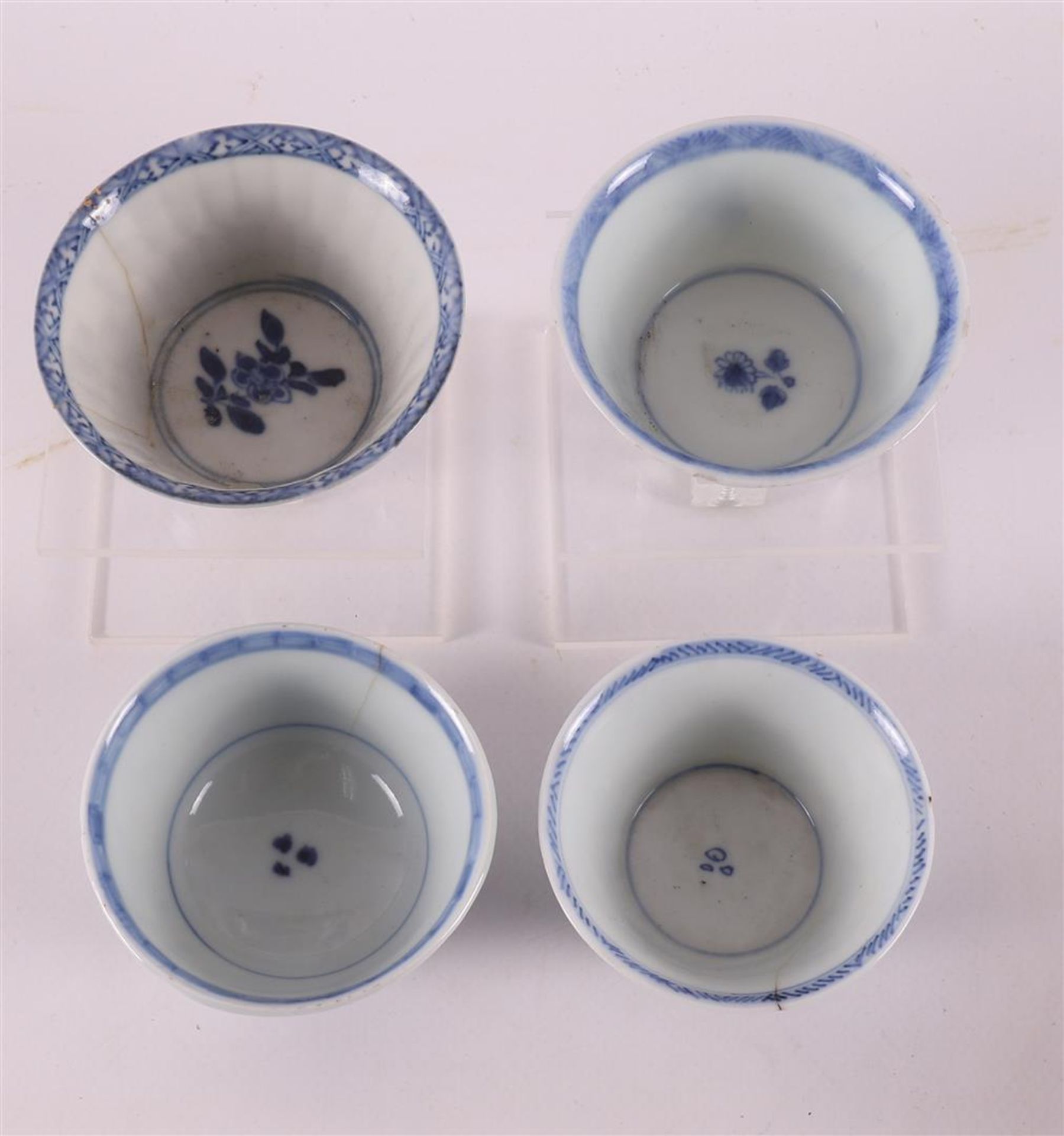 A lot of various blue/white porcelain cups and saucers, China, including 18th century, tot. 12x. (1x - Image 7 of 16