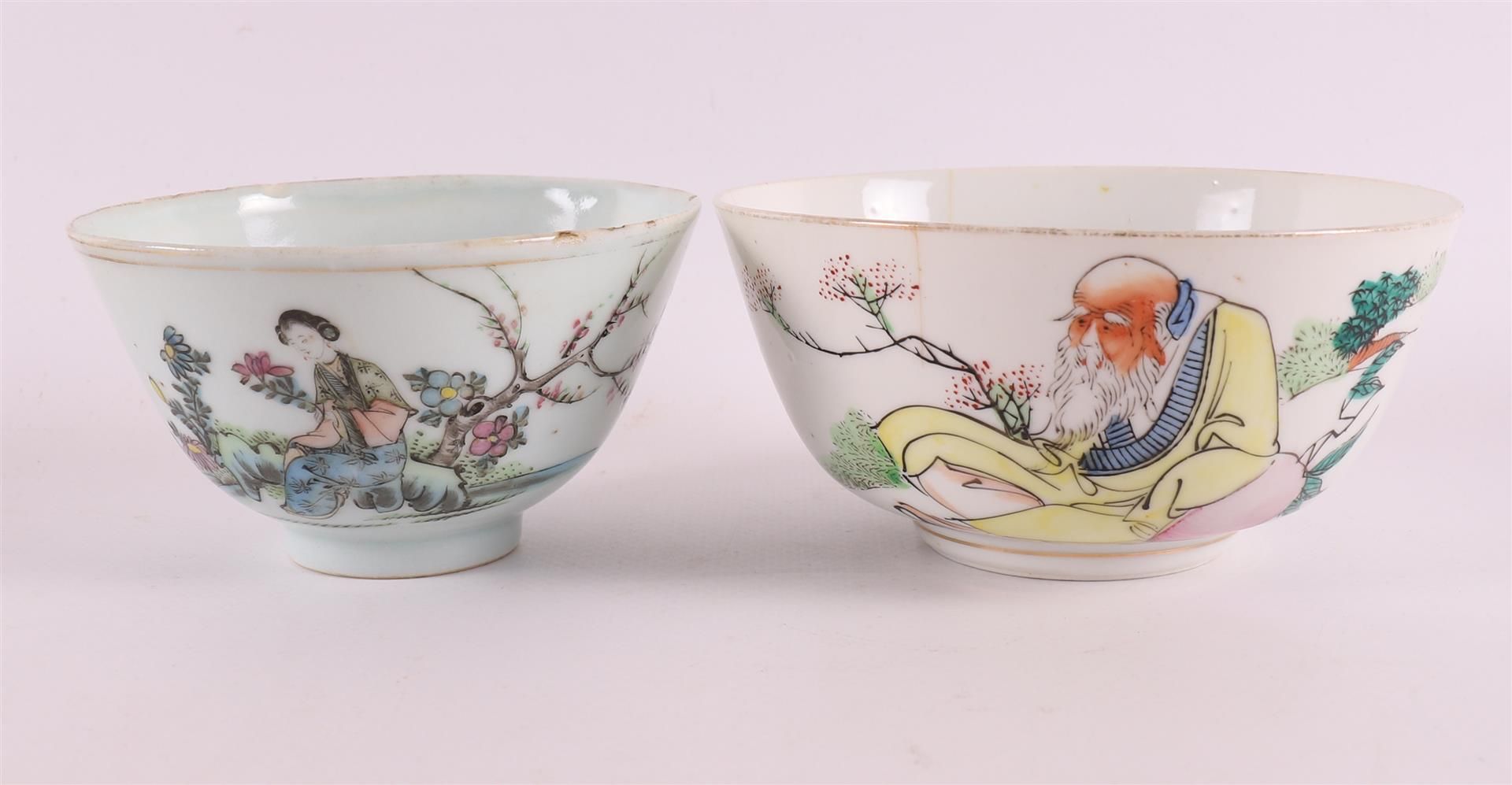 Two porcelain bowls on stand ring, China 19th and 20th century. Polychrome decoration of figures - Bild 2 aus 11