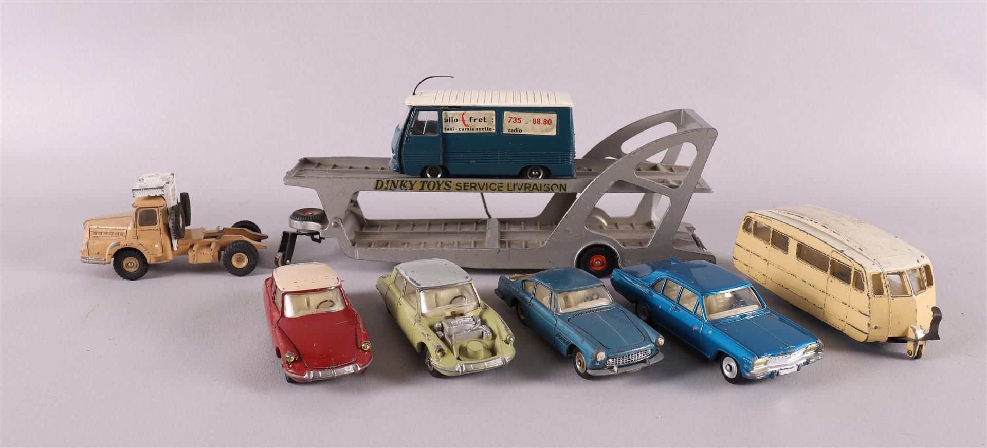 A collection of Dinky Toys, made in France, tot. 8x.