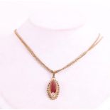 A 14 kt 585/1000 gold pendant with faceted carnelian on ditto gold necklace, total gross weight 16.8