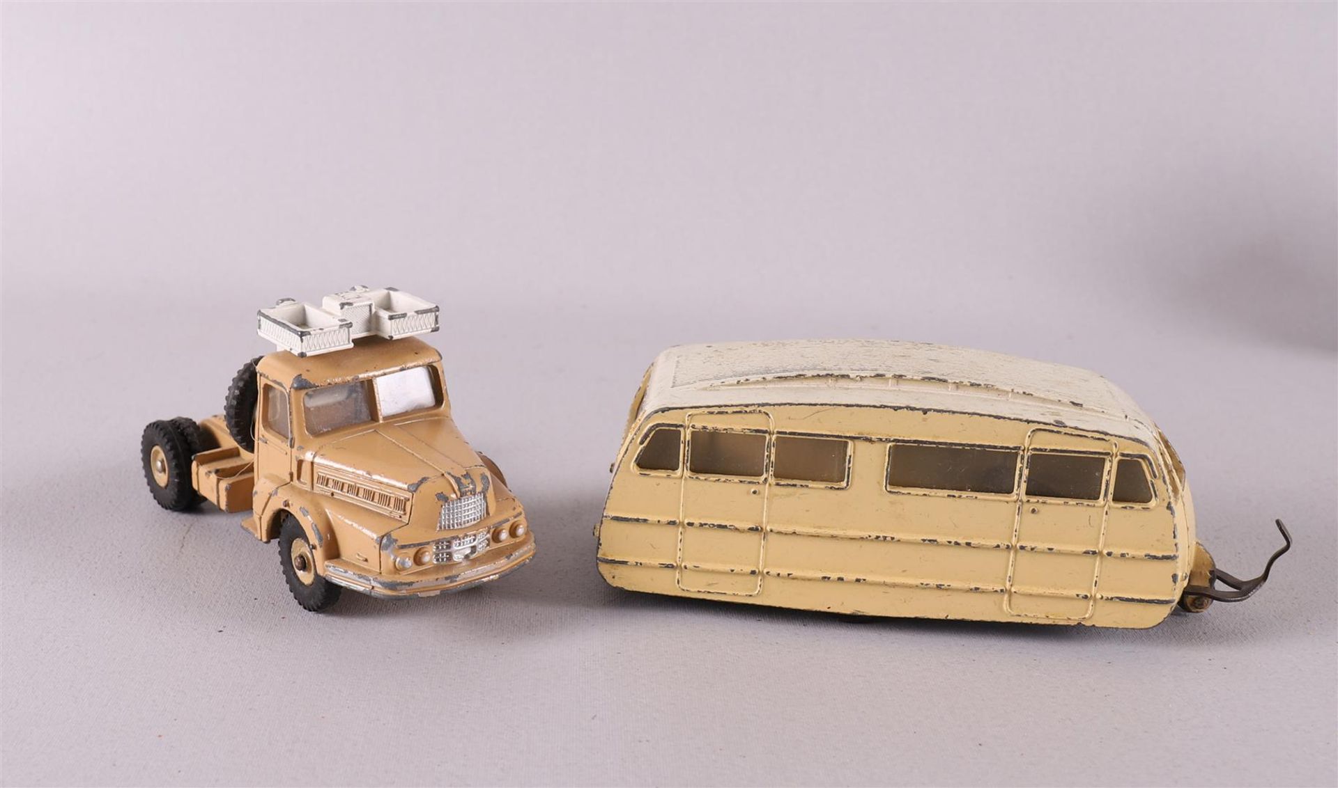 A collection of Dinky Toys, made in France, tot. 8x. - Bild 9 aus 13