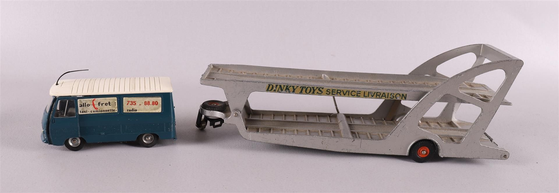 A collection of Dinky Toys, made in France, tot. 8x. - Bild 11 aus 13