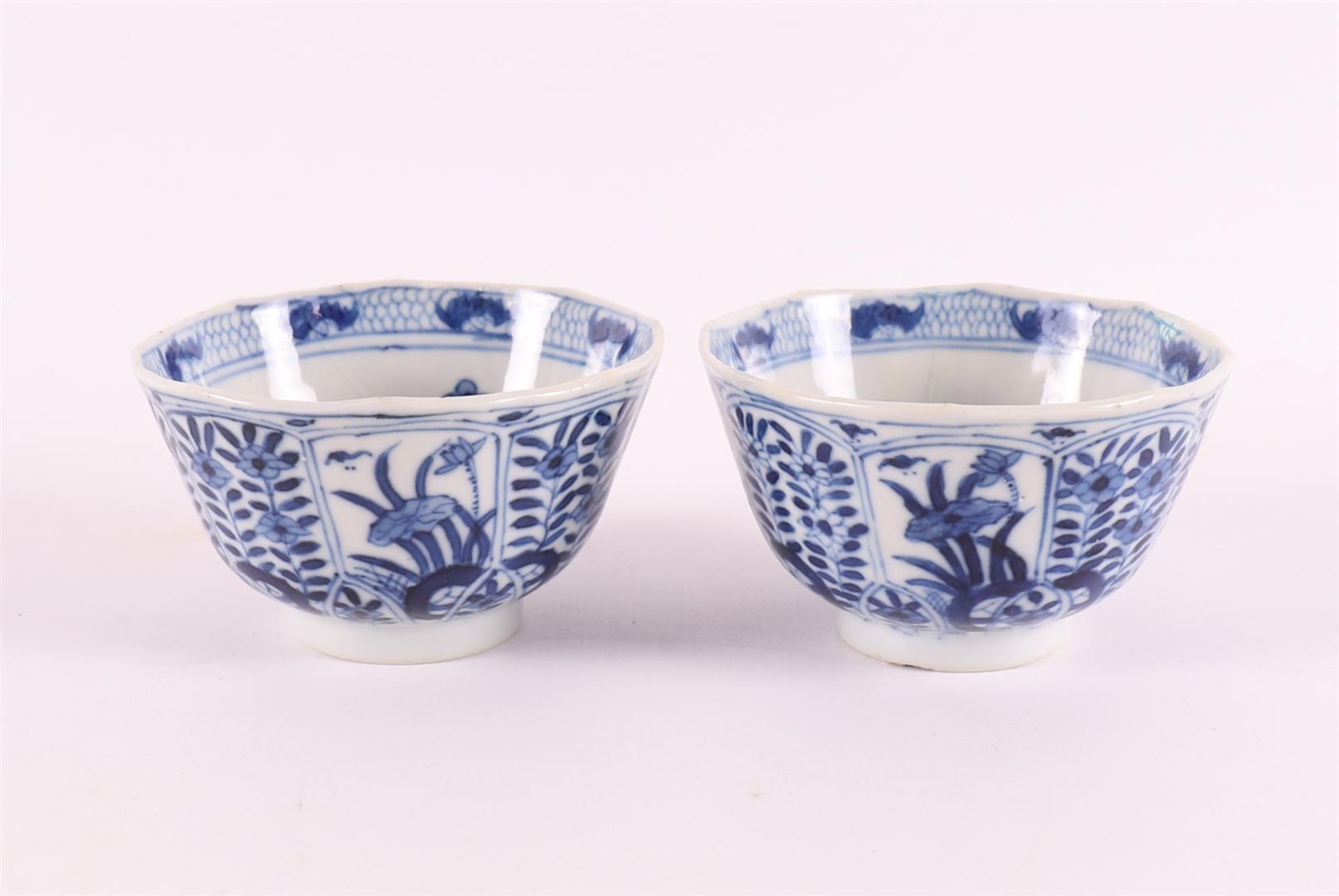 Three various blue/white porcelain cups and saucers, China, 1st half of the 19th century. Blue - Bild 17 aus 23