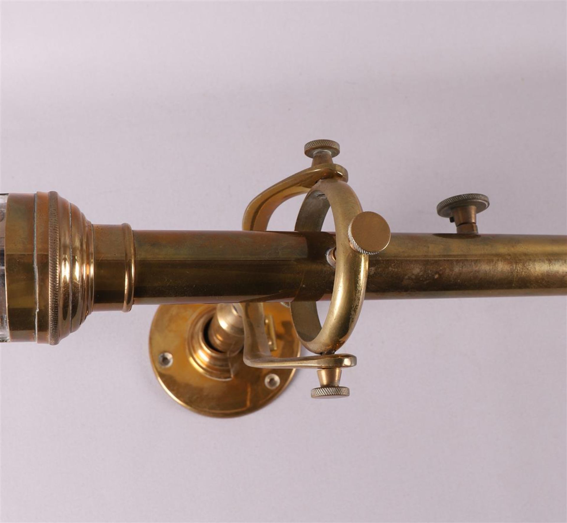 A ship's barometer with gimbal suspension in brass housing, 2nd half of the 20th century. - Image 3 of 3