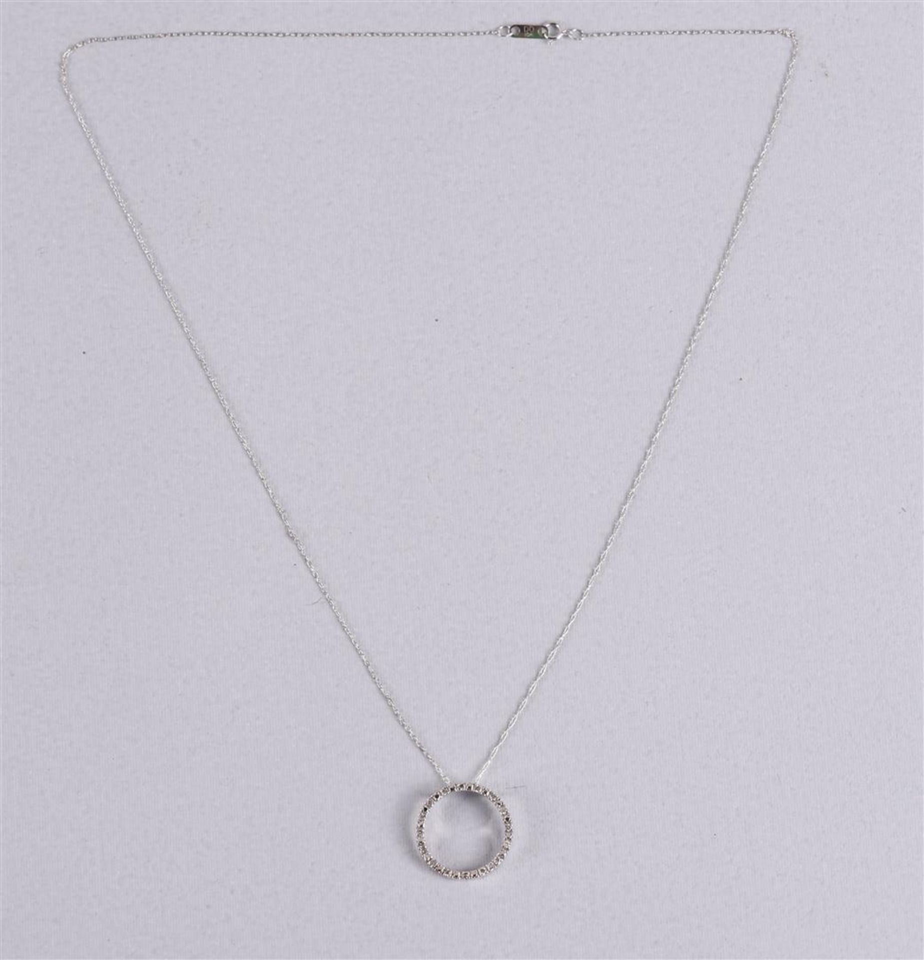 A 10 kt BWG necklace and pendant with 16 diamonds. - Image 2 of 4