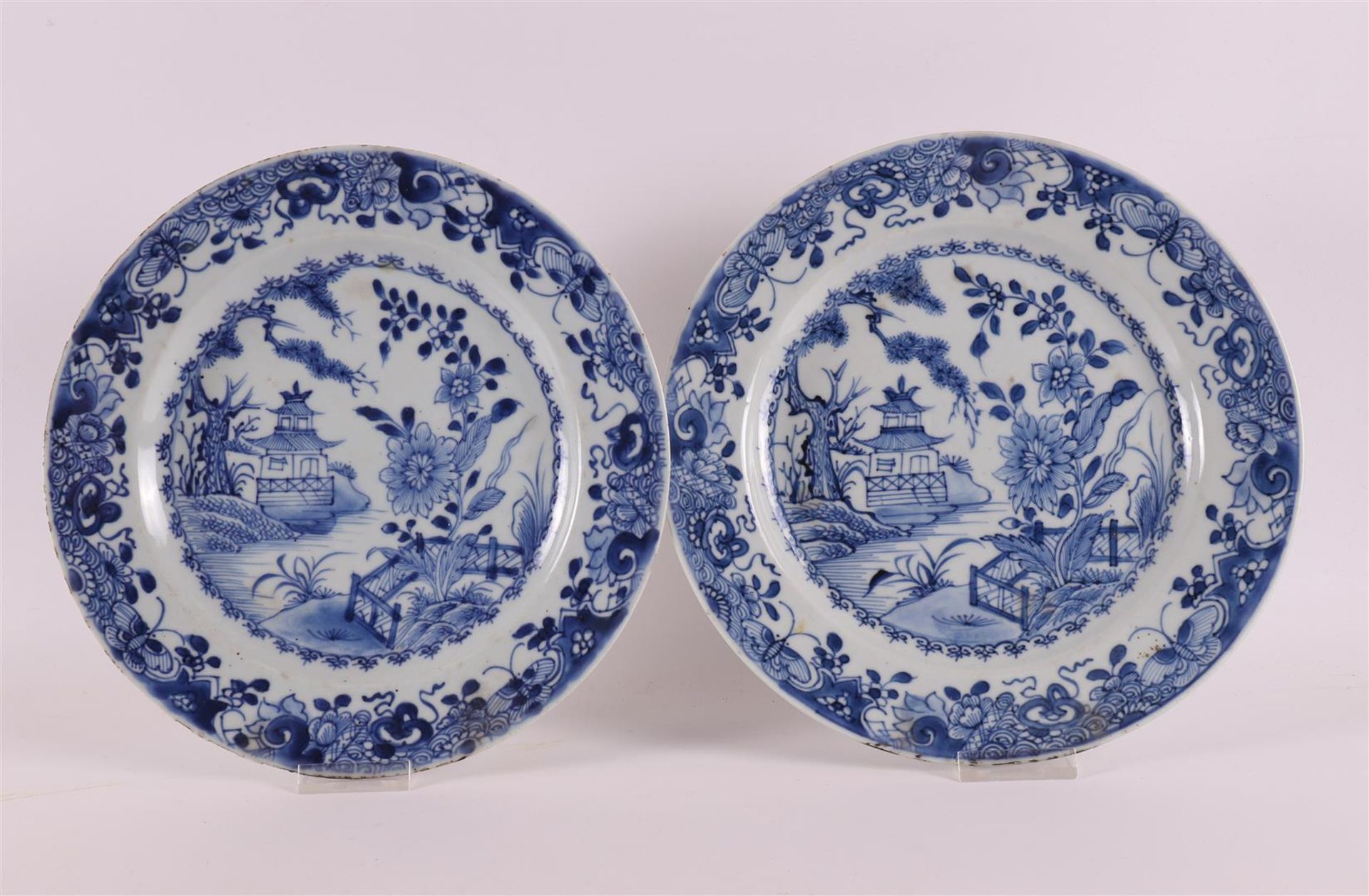 A pair of blue and white porcelain plates, China, Qianlong, 18th century. Blue underglaze decoration
