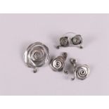 A 5-piece set of 1st grade 925/1000 silver jewelry in the shape of a rose: brooch, ear studs and