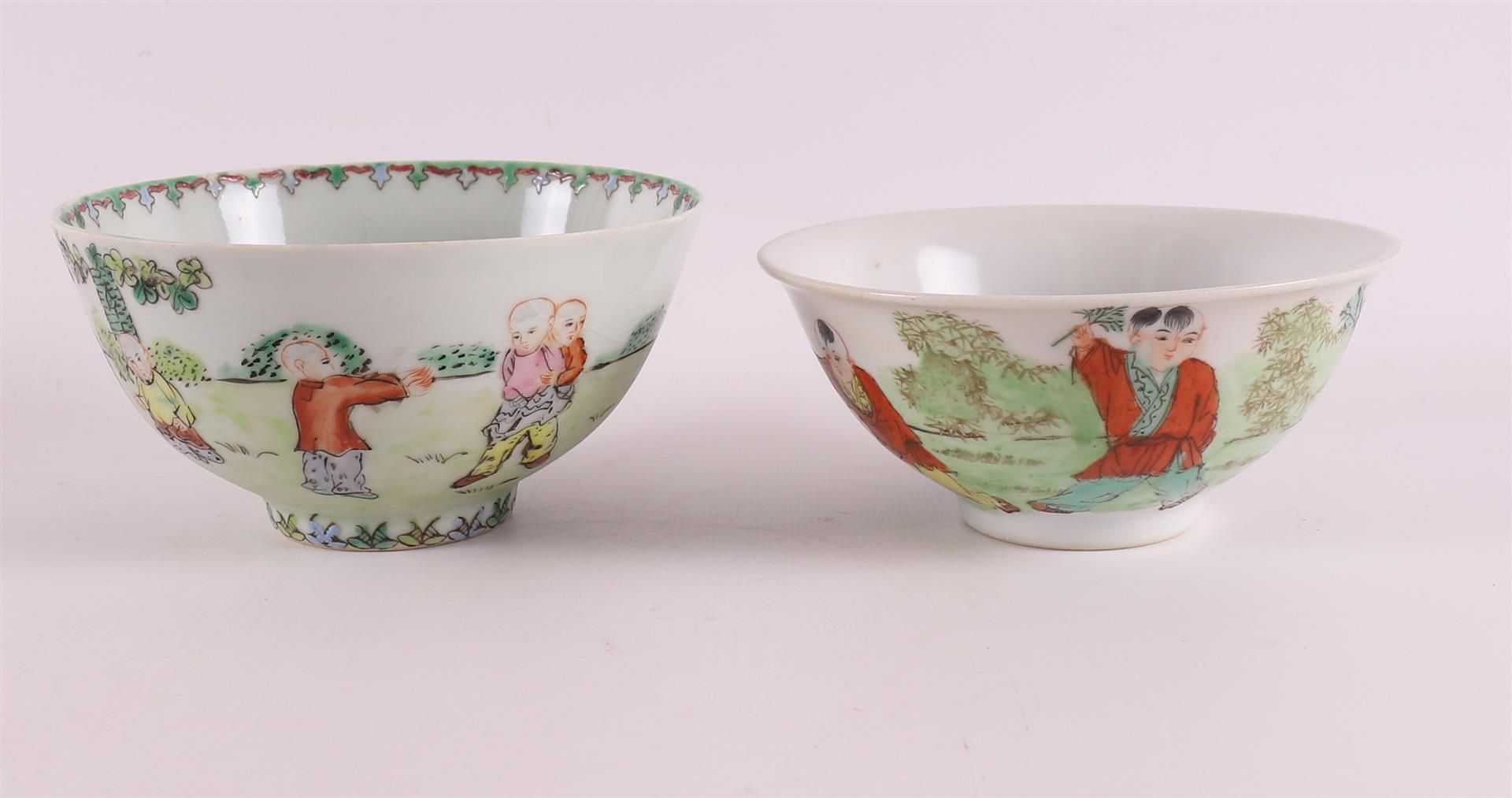 Two porcelain bowls on stand ring, China, 20th century. Polychrome decoration of children playing in - Bild 3 aus 7