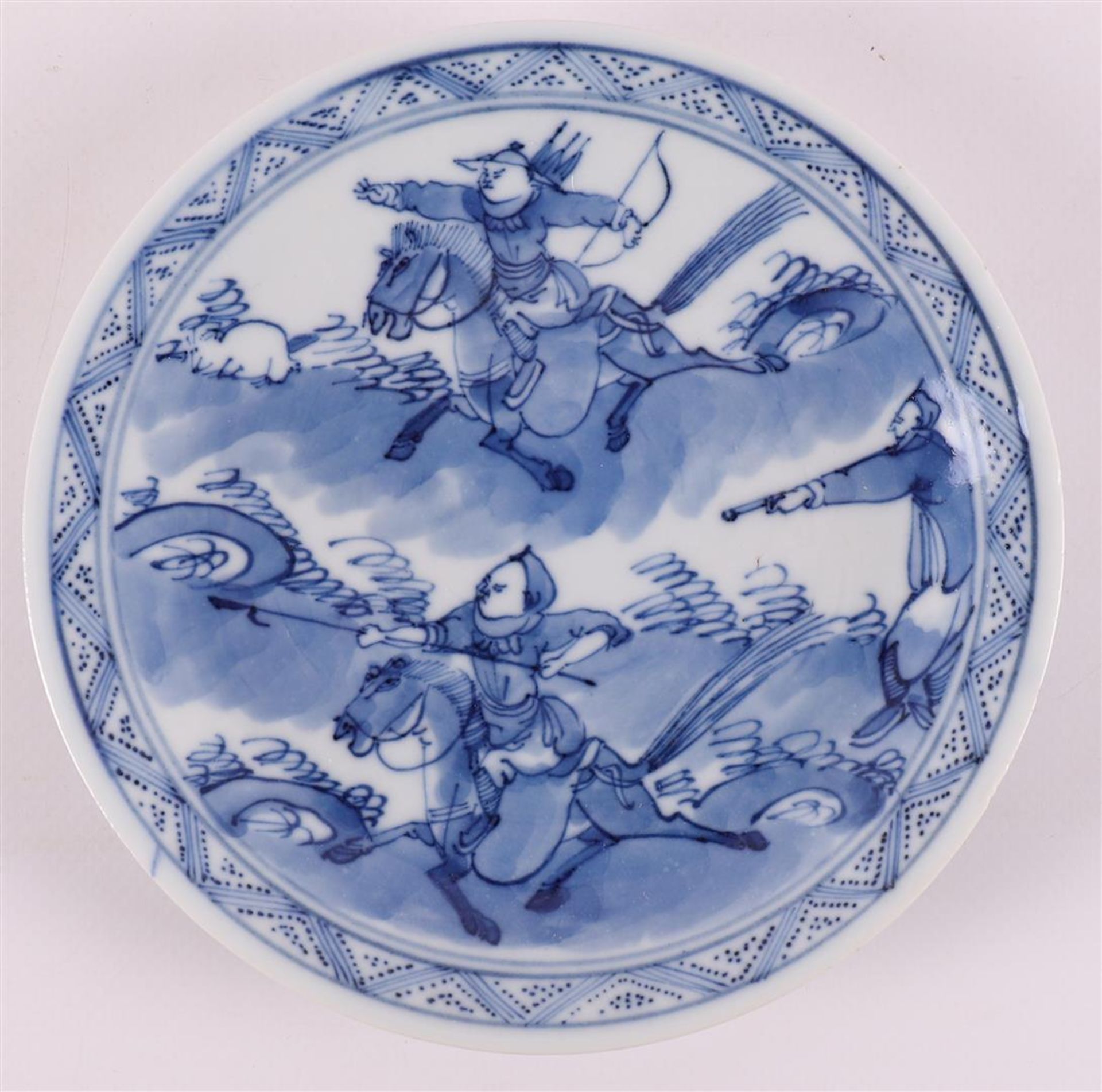 A pair of blue and white porcelain plates, China, 19th century. Blue underglaze decoration of ' - Bild 2 aus 5