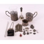 A lot of various, mainly silver, including fragrance flacon and glass holders.