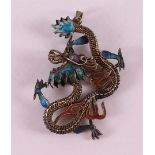 A silver and enamel pendant in the shape of a Chinese dragon, China 20th century, l 5 cm.