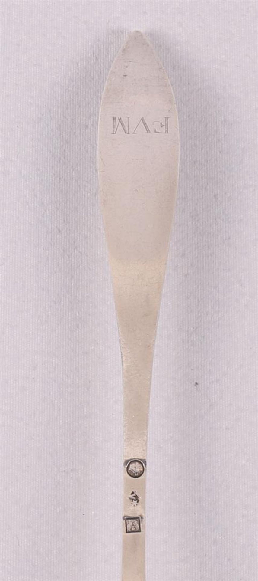 A 2nd grade 835/1000 silver sugar sprinkle spoon, Brussels 1815-1832. - Bild 2 aus 2