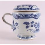A blue and white porcelain mustard lidded jar with handle, China, Qianlong, 18th century. Blue