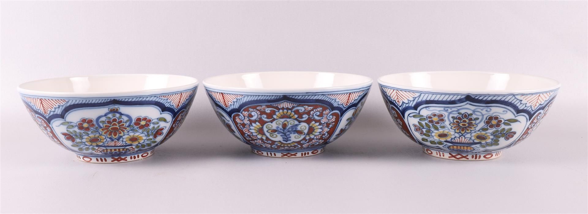 A series of three earthenware bowls on stand ring, Friesland, Makkum, 20th century. Polychrome